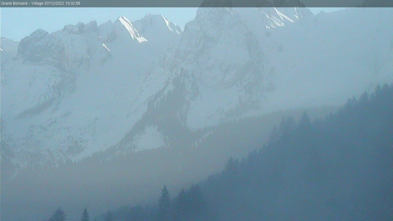 Aravis mountain chain webcam from Le Grand Bornand ski resort in France